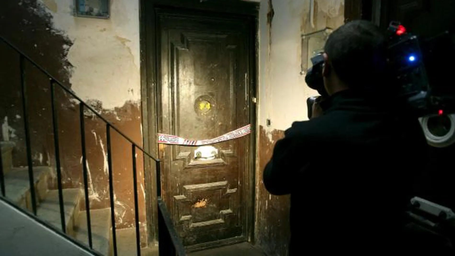 Entrada del inmueble donde hallaron a las tres últimas víctimas de la violencia de género