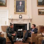 CAMERON se reunió ayer con el general Petraeus en Downing Street