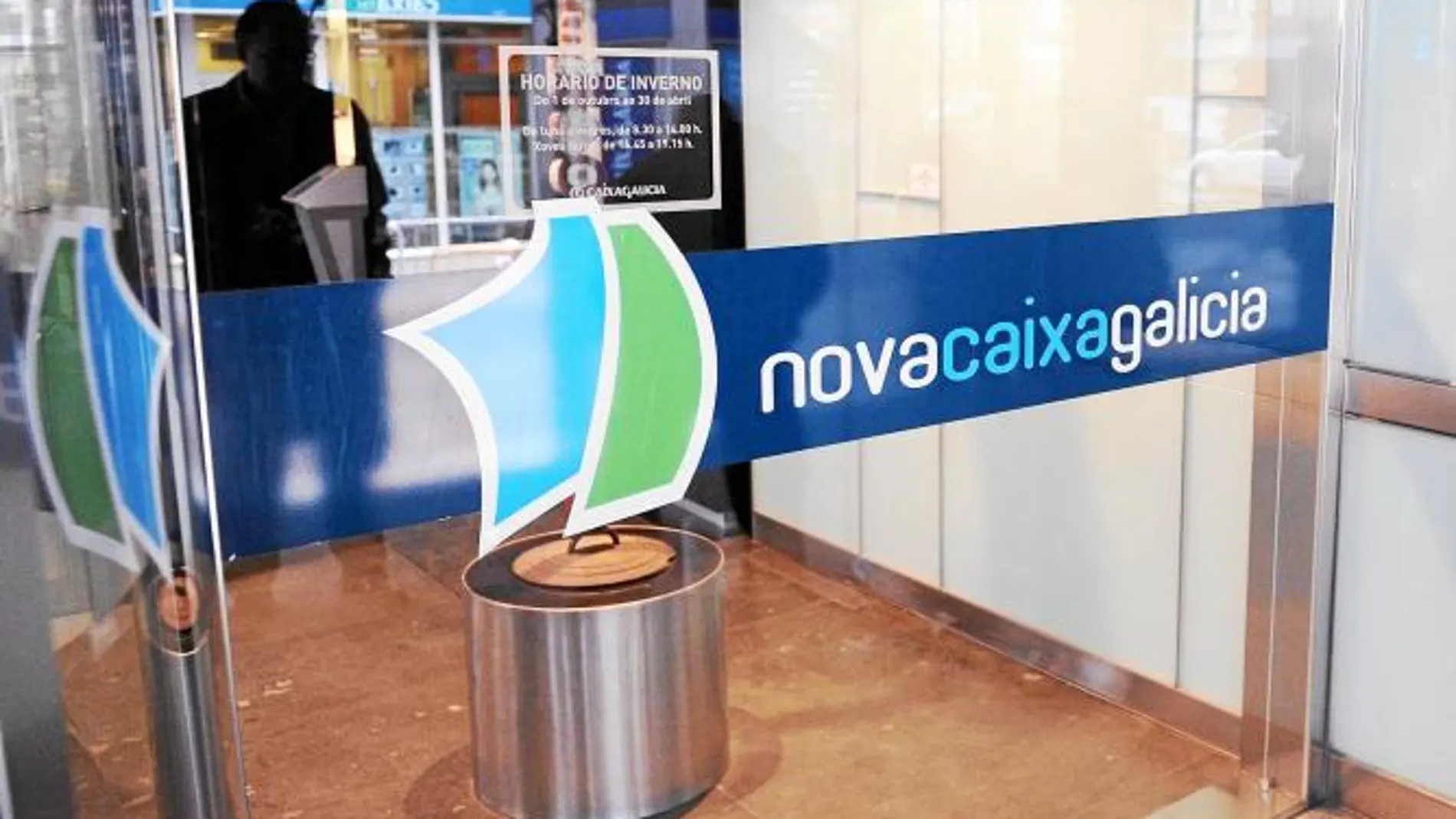 Novacaixagalicia dispone en la actualidad de cerca de mil oficinas en España
