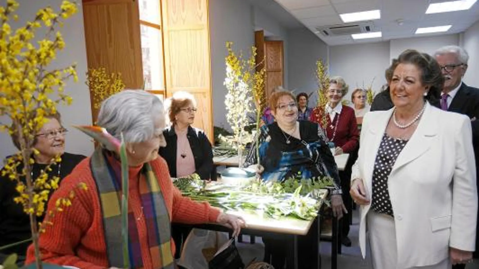 La alcaldesa visitó la Fundación Municipal de la Escuela de Jardinería