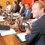 El pleno del Consell se reunió ayer en Alicante. El primer plano, el presidente Fabra