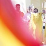 Benedicto XVI despide a los peregrinos tras la misa más multitudinaria