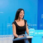 La portavoz del PP-A, Rosario Soto, durante la rueda de prensa que ofreció ayer en Sevilla