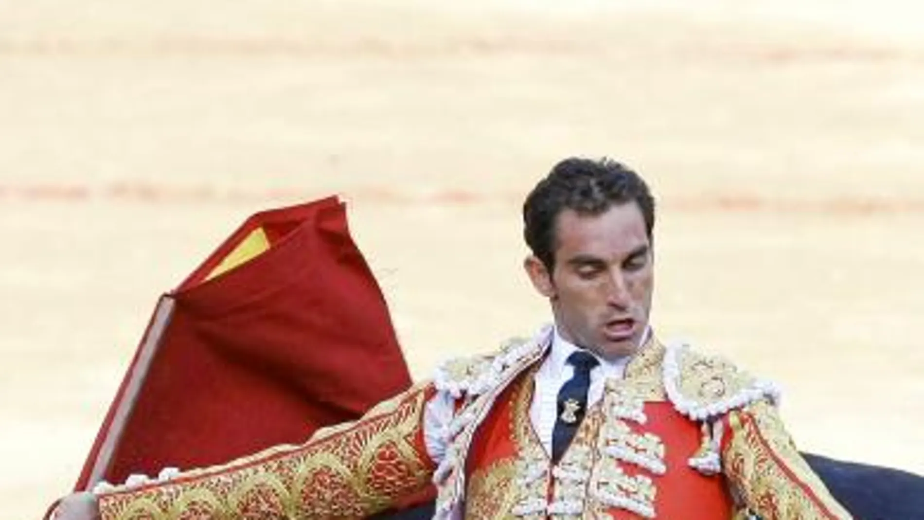 Cortés cortó sendas orejas para salir de Burgos en volandas