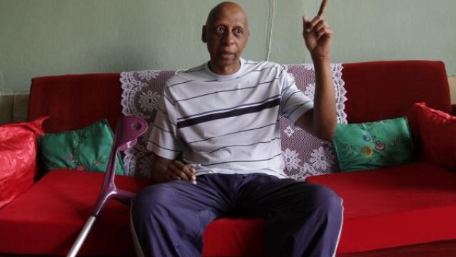 El disidente cubano Guillermo Fariñas, fotografiado ayer en su casa de Santa Clara