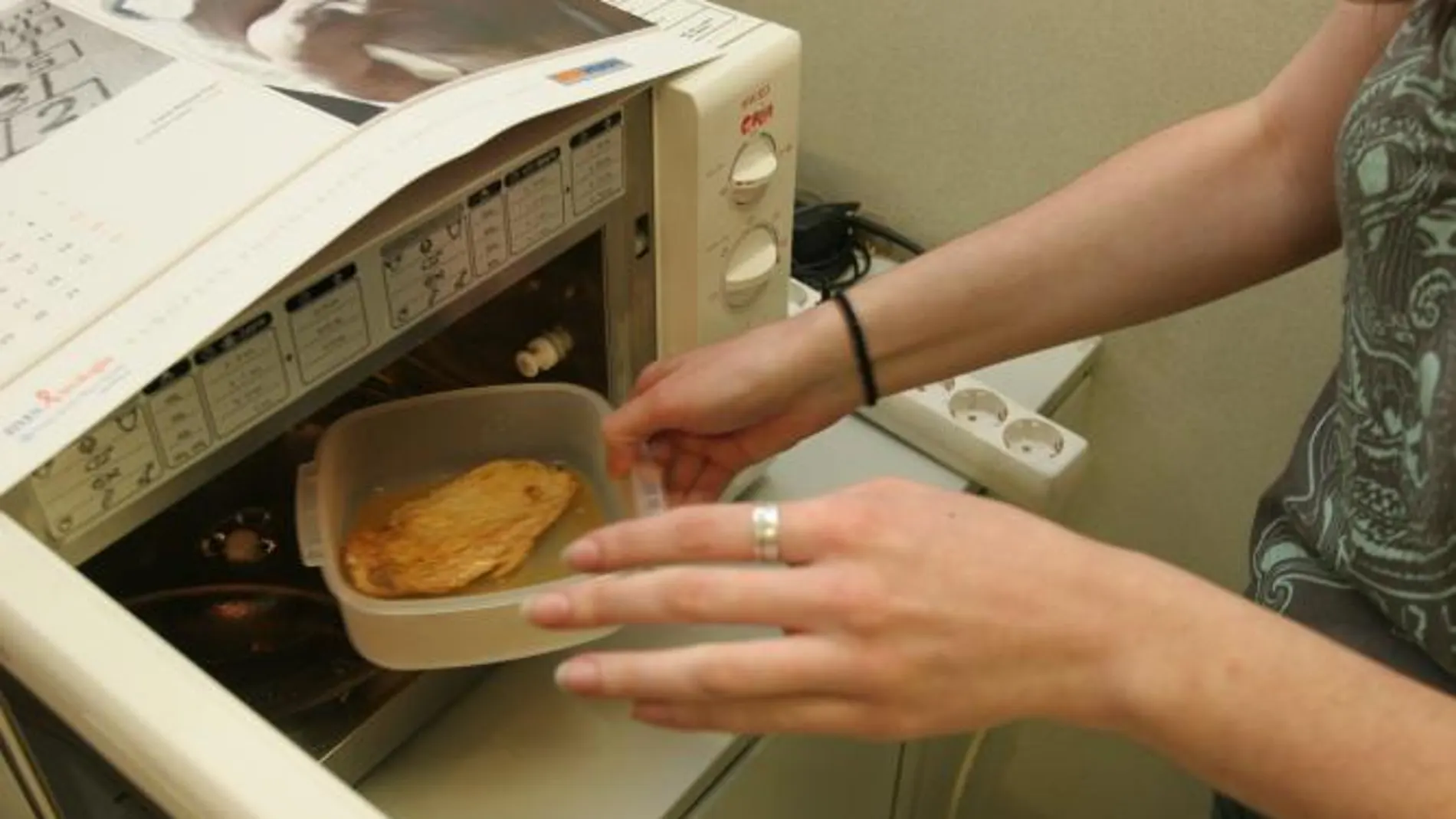 El sistema de calentamiento empleado con el microondas protege la calidad de los alimentos de forma similar al vapor o a la plancha