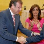 Los consejeros Antonio Silván y Silvia Clemente felicita a sus secretario generales, Carmen Ruiz y Juan Zapatero