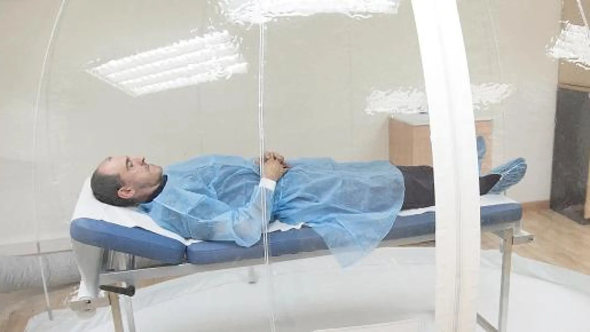 En una burbuja se respira un aire mejor, aunque los médicos creen que la mejor defensa es la concienciación colectiva