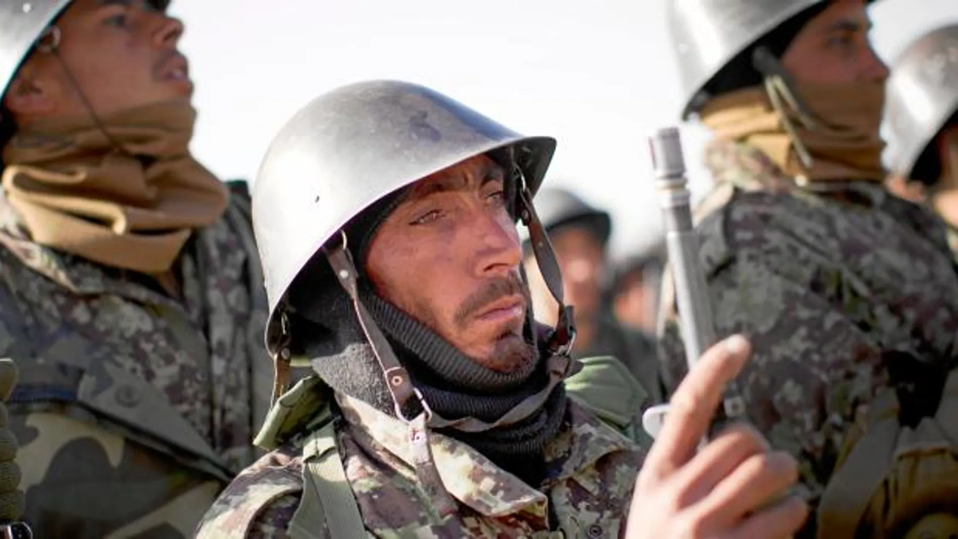 La OTAN advierte de que 20000 militares afganos han desertado