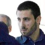 El acalde de Leiza, Oier Eizmendi, llegó a la Audiencia acompañado por el portavoz de Bildu, Maiorga Ramírez, que calificó la imputación de «chiste» y «montaje»