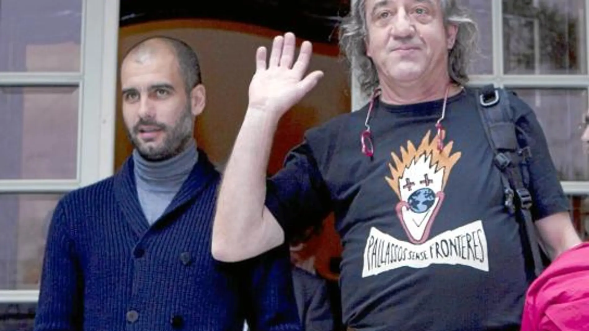 Pep Guardiola participó en un acto benéfico junto al famoso payaso catalán Tortell Poltrona