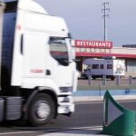 Repostar el depósito cuesta cada vez más y la patronal achaca a ese incremento la subida que experimentaron los precios en marzo