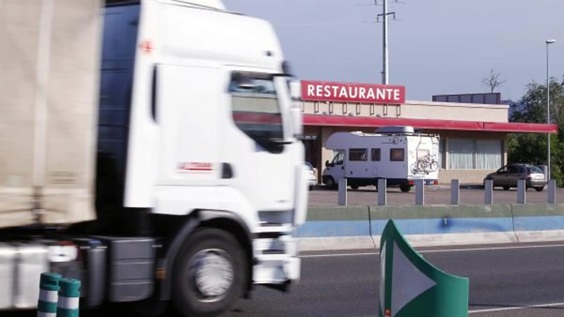 Repostar el depósito cuesta cada vez más y la patronal achaca a ese incremento la subida que experimentaron los precios en marzo