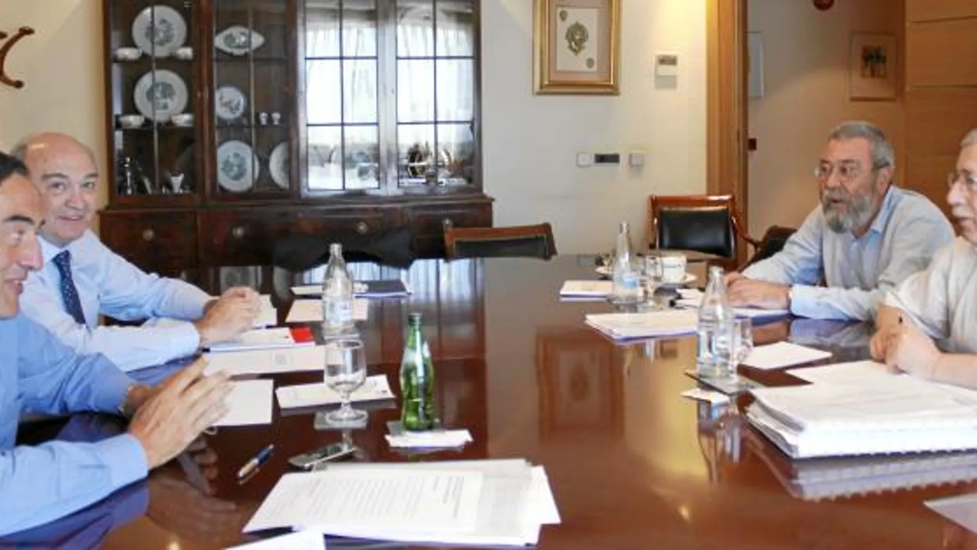 Los agentes sociales, en una reunión de hace dos semanas