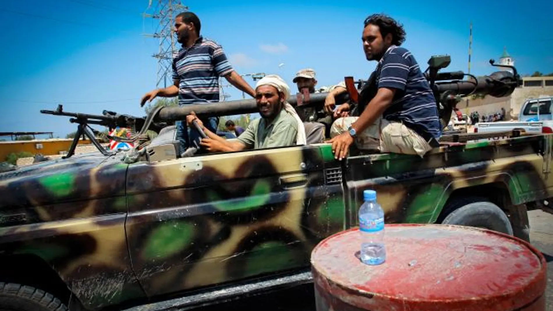 Rebeldes libios a 30 kilómetros de Trípoli