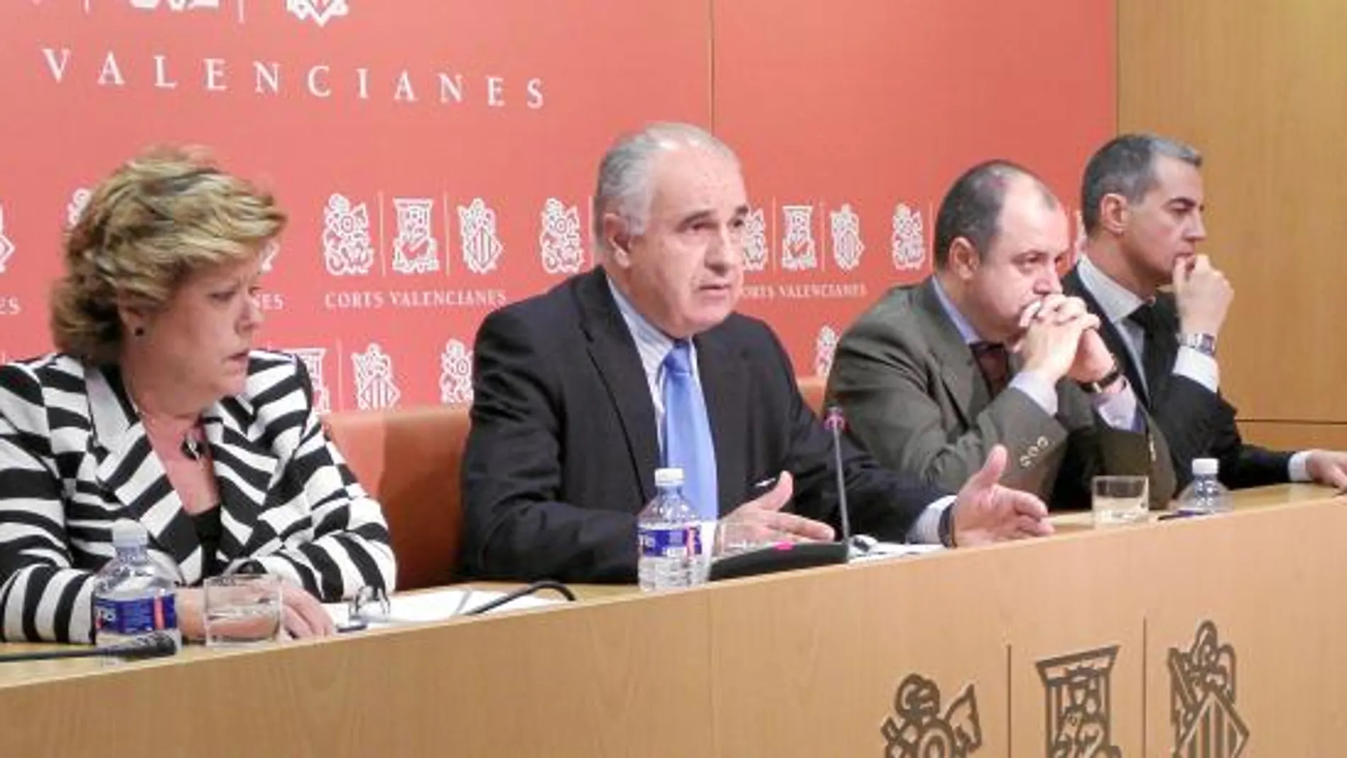 El portavoz del PP en Les Corts, Rafael Blasco, junto con Ricardo Costa, Milagrosa Martínez y Pepe Císcar