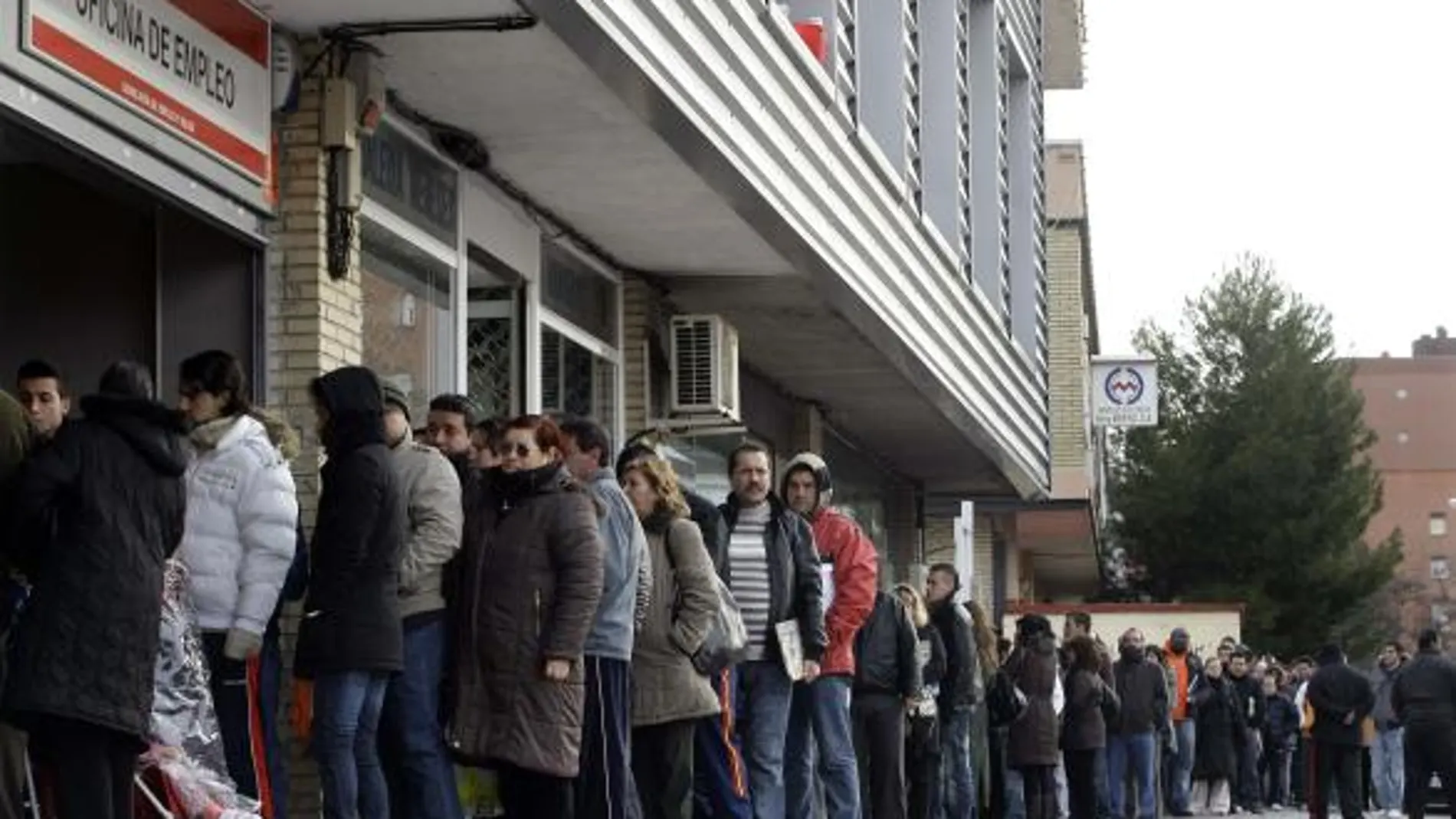 El paro alcanza su cifra más alta en 15 años: 4.299.263 de desempleados