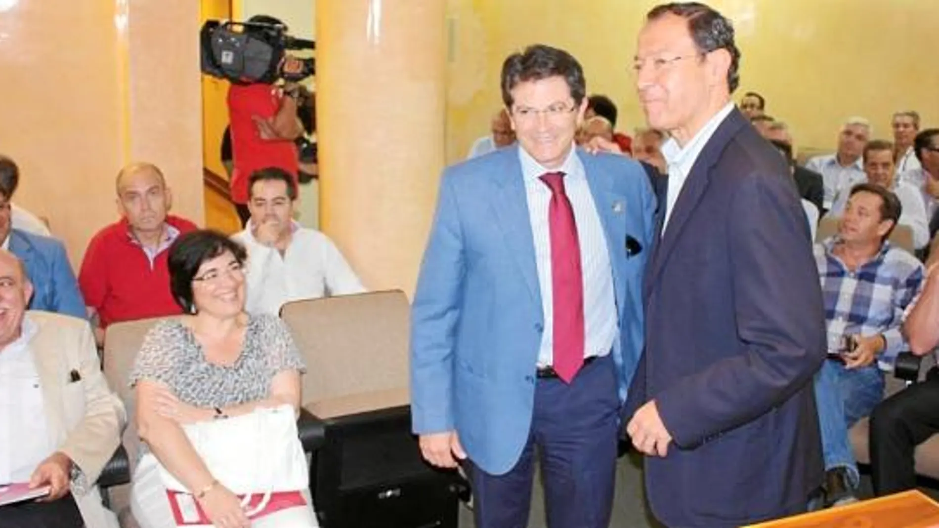 El alcalde de Lorca y vicepresidente primero de la FMRM, Francisco Jódar, junto al primer edil de Murcia y presidente de la institución, Miguel Ángel Cámara