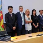 La consellera de Turismo, Lola Johnson, junto con los nuevos secretarios autonómicos y directores generales de la Conselleria