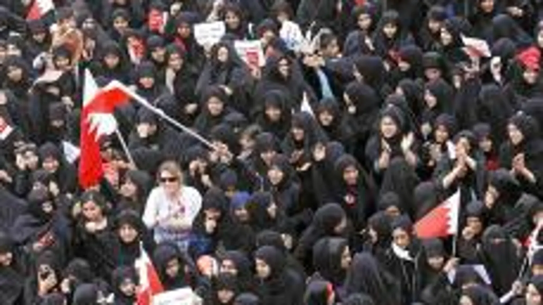 Manifestación de mujeres chiíes en Manama, en demanda de libertades