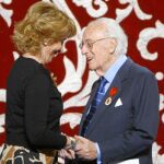 Mingote recibió la Medalla de manos de Esperanza Aguirre