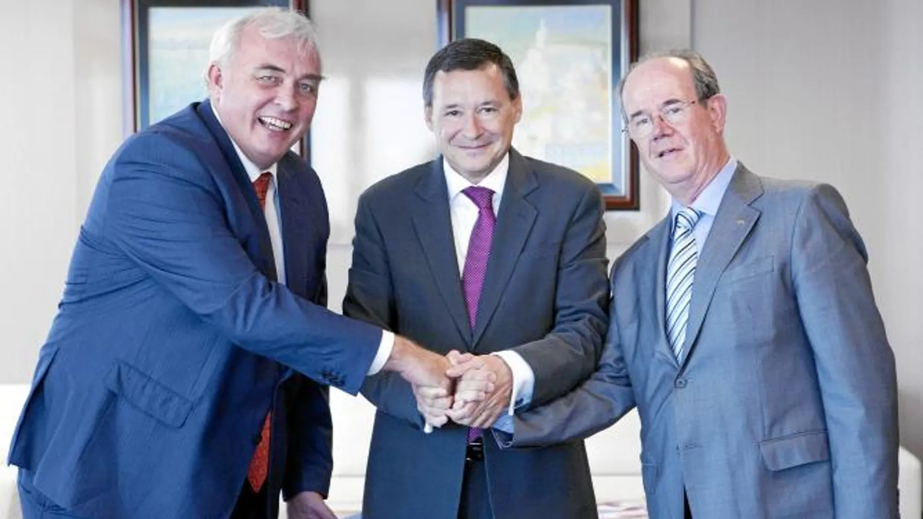 De Izda. a dcha., Javier Uceda, rector de la Politécnica de Madrid; Ángel Simón, presidente ejecutivo de Agbar; y Antoni Giró, rector de la Politécnica de Barcelona