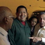 Raúl Castro, recibe a Hugo Chávez, en una foto de archivo