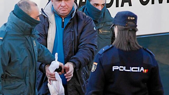 «Me obligó a abortar para que siguiera prostituyéndome»