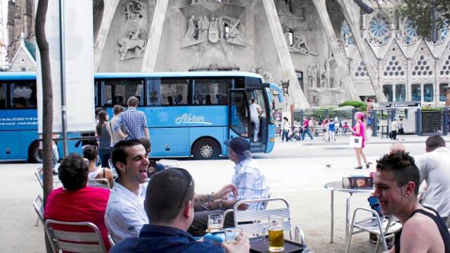 Los alrededores de la basílica amanecieron con la presencia de estas figuras