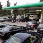El litro de gasolina supera los 1,28 euros y bate récords