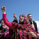 Los jóvenes saharauis reformistas supeditan incluso la lucha contra Marruecos a las reformas democráticas en el Frente. En la imagen, una concentración cerca del campamento de Tinduf
