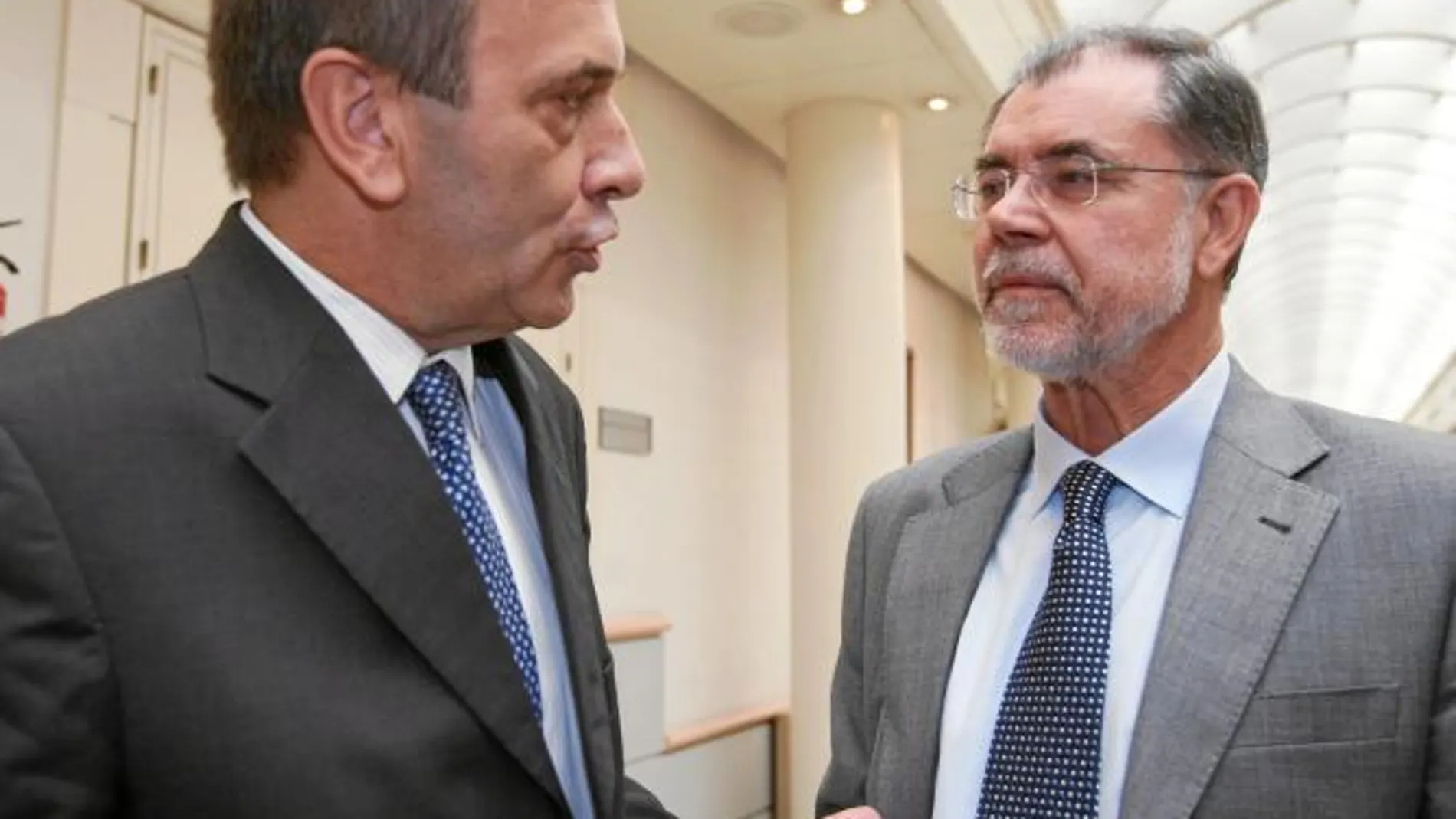 Bermejo tuvo duros enfrentamientos con el Gobierno del PP cuando era fiscal jefe de Madrid. En la imagen, con José Antonio Alonso