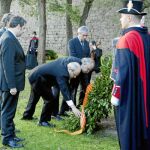Montilla y Carod hacen su ofrenda a Companys ante la mirada de Saura, Hereu y Benach
