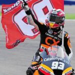 MARC, durante la vuelta de honor ayer en el circuito de Alcañiz