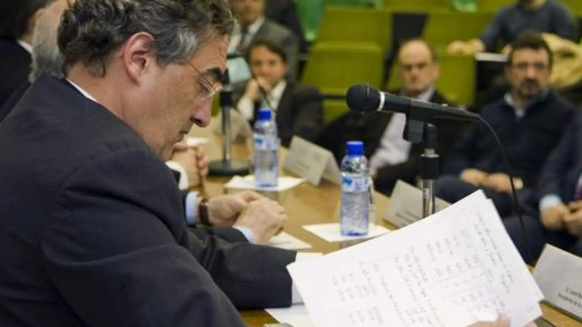El presidente de la CEOE, Juan Rosell, impartió ayer una conferencia en la Facultad de Económicas de la Universidad de Zaragoza