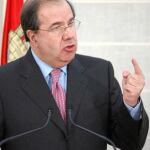 El presidente Juan Vicente Herrera reclama el apoyo de los empresarios a la reordenación del sistema financiero de la Comunidad