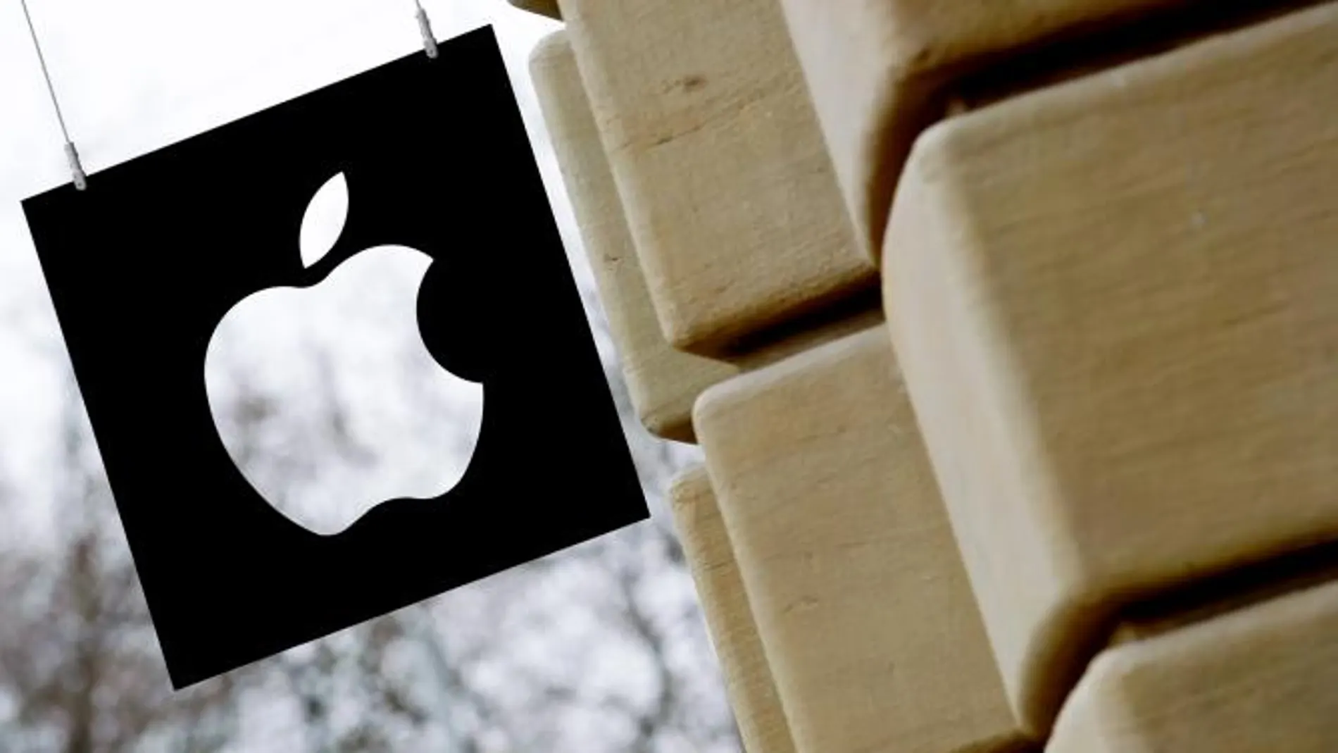 Apple bate récord en Bolsa tras repartir por primera vez dividendos en 17 años