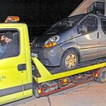 Algunos de los automóviles robados por la banda en Francia aparecen intactos, como el monovolumen de la fotografía