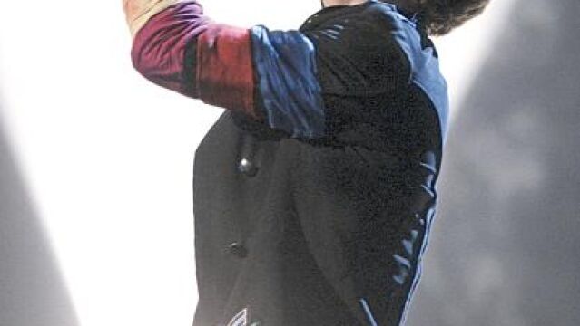 Chris Martin, de «Viva la vida» al «Ritmo de la noche»