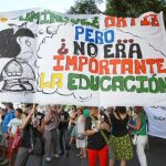 Los manifestantes se ensañaron en sus consignas contra Lucía Figar, responsable de Educación de la Comunidad de Madrid