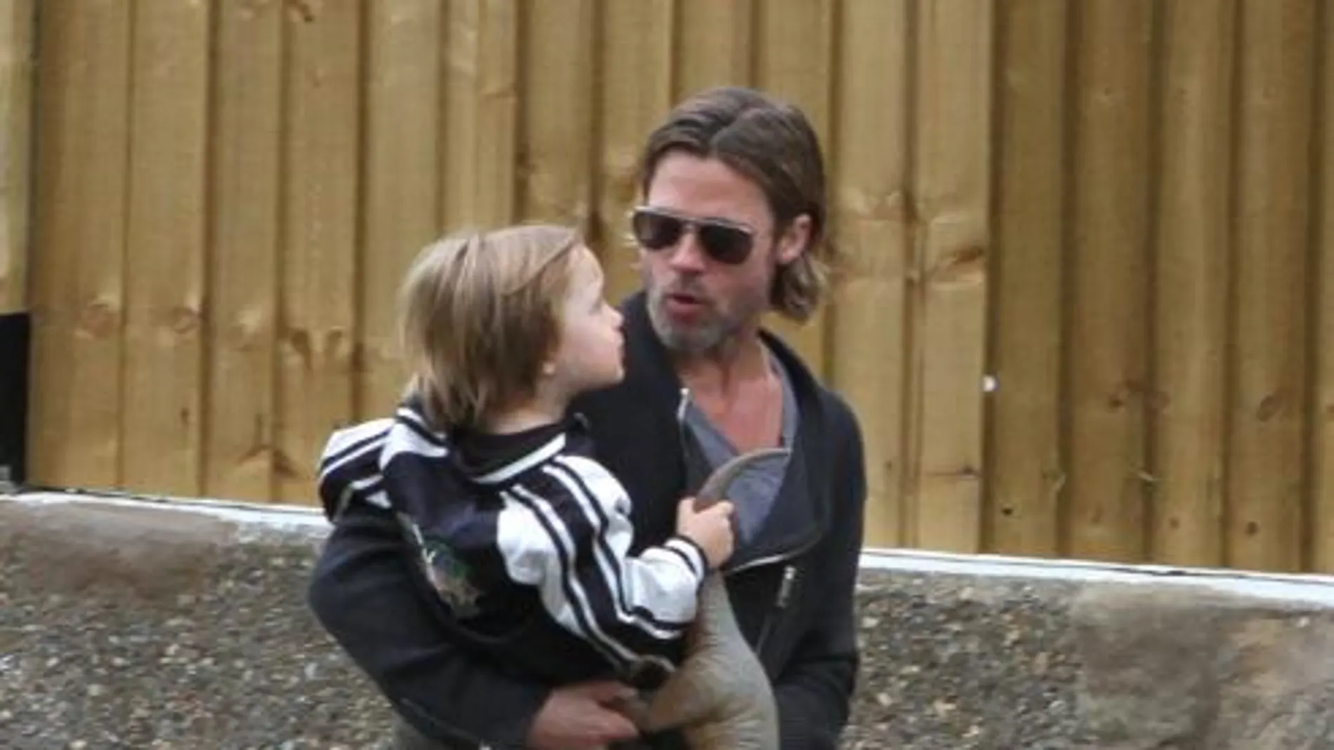 Brad Pitt regala un poni a cada hijo