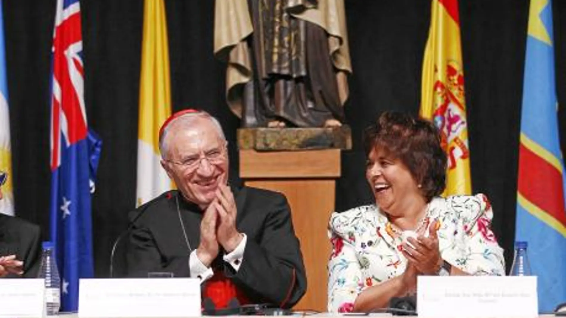 El presidente de la Conferencia Episcopal, Antonio María Rouco Varela, clausuró ayer el congreso acompañado de la rectora de la Universidad de Ávila, Rosario Sáez Yuguero
