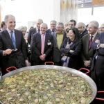 Camps y los asistentes a Fruit Logistica almorzaron una paella en Berlín