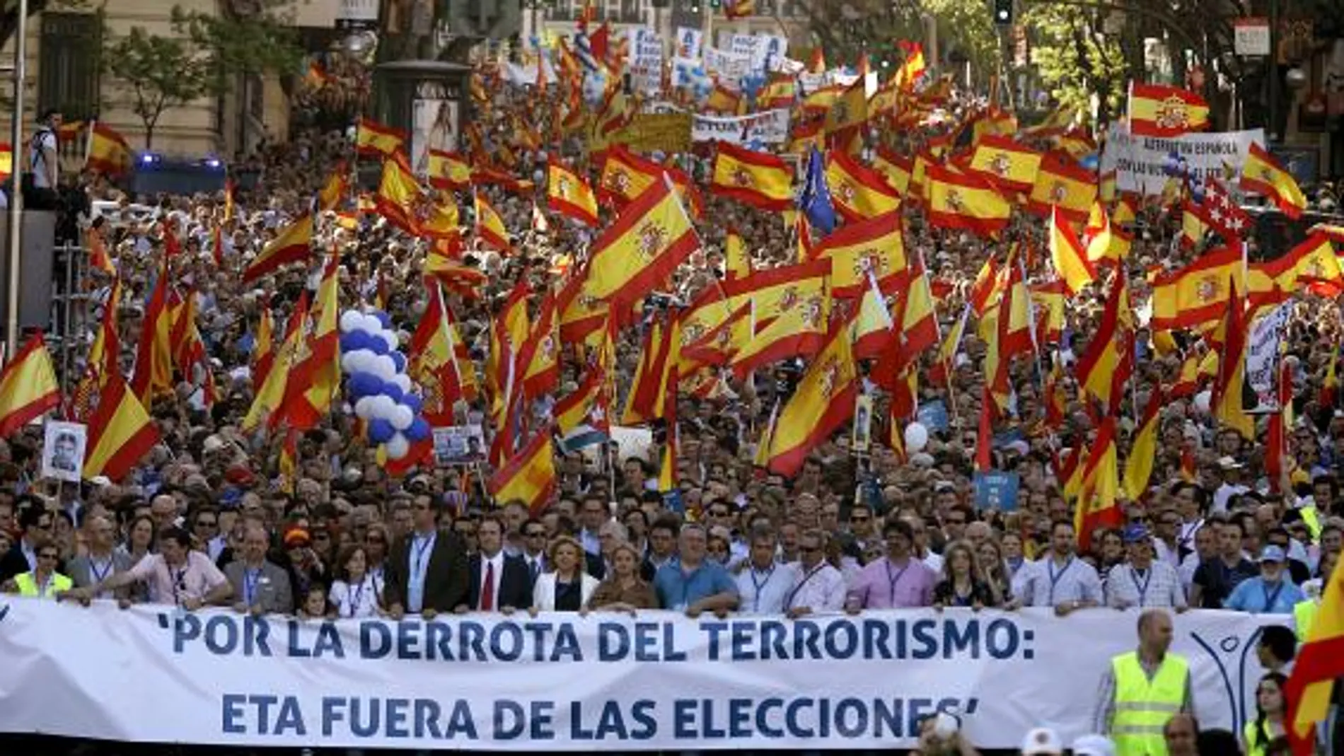 Cabecera de la manifestación convocada en Madrid por varias asociaciones de víctimas del terrorismo.