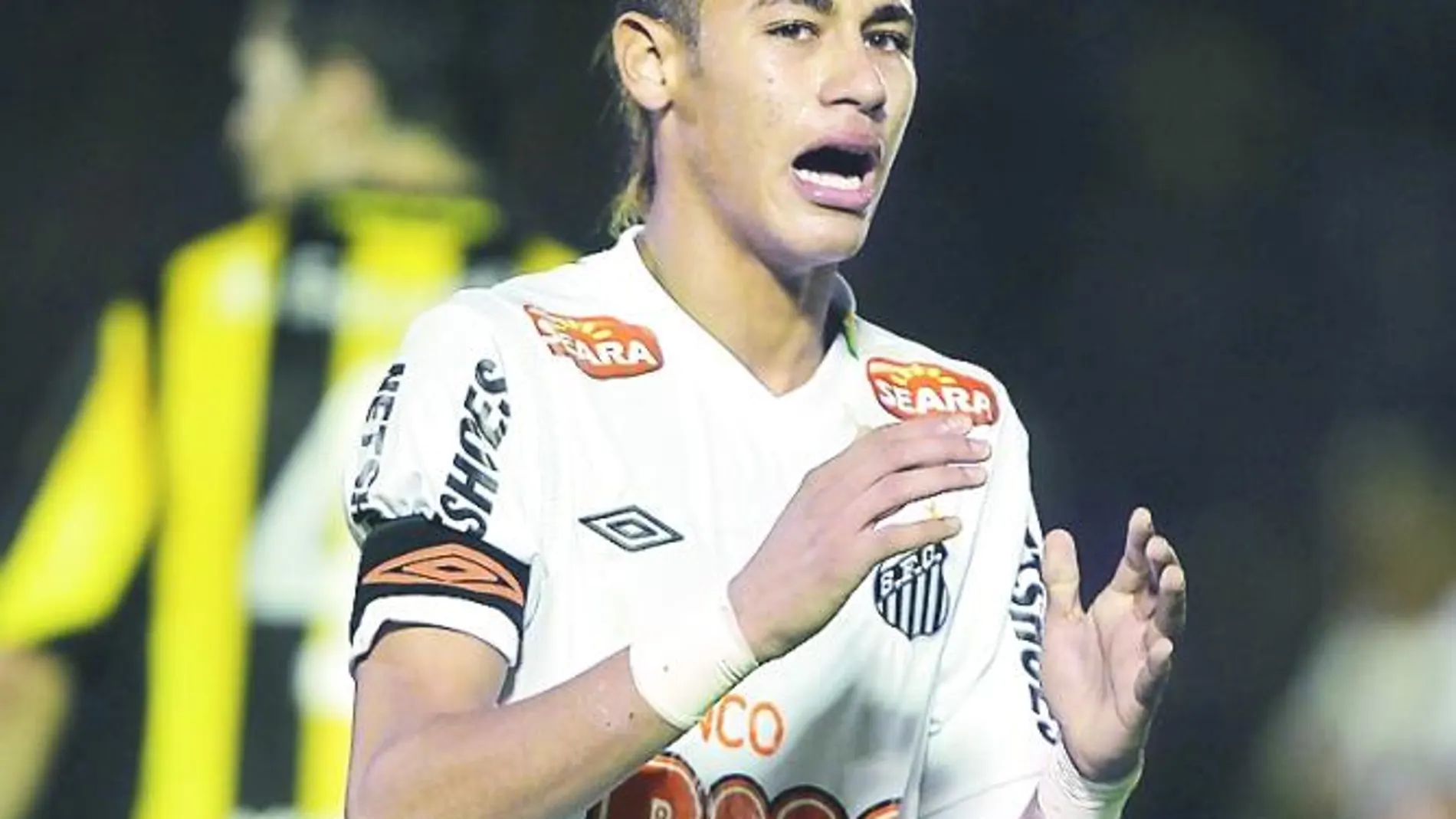 Neymar es la estrella del Santos y su presidente quiere que se quede. Sin embargo, reconoce que el Real Madrid está interesado en ficharlo