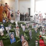 Una comunidad de cristianos iraquíes celebra una misa en memoria de víctimas del terrorismo