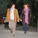 La ex alcaldesa de Manilva, a la izquierda