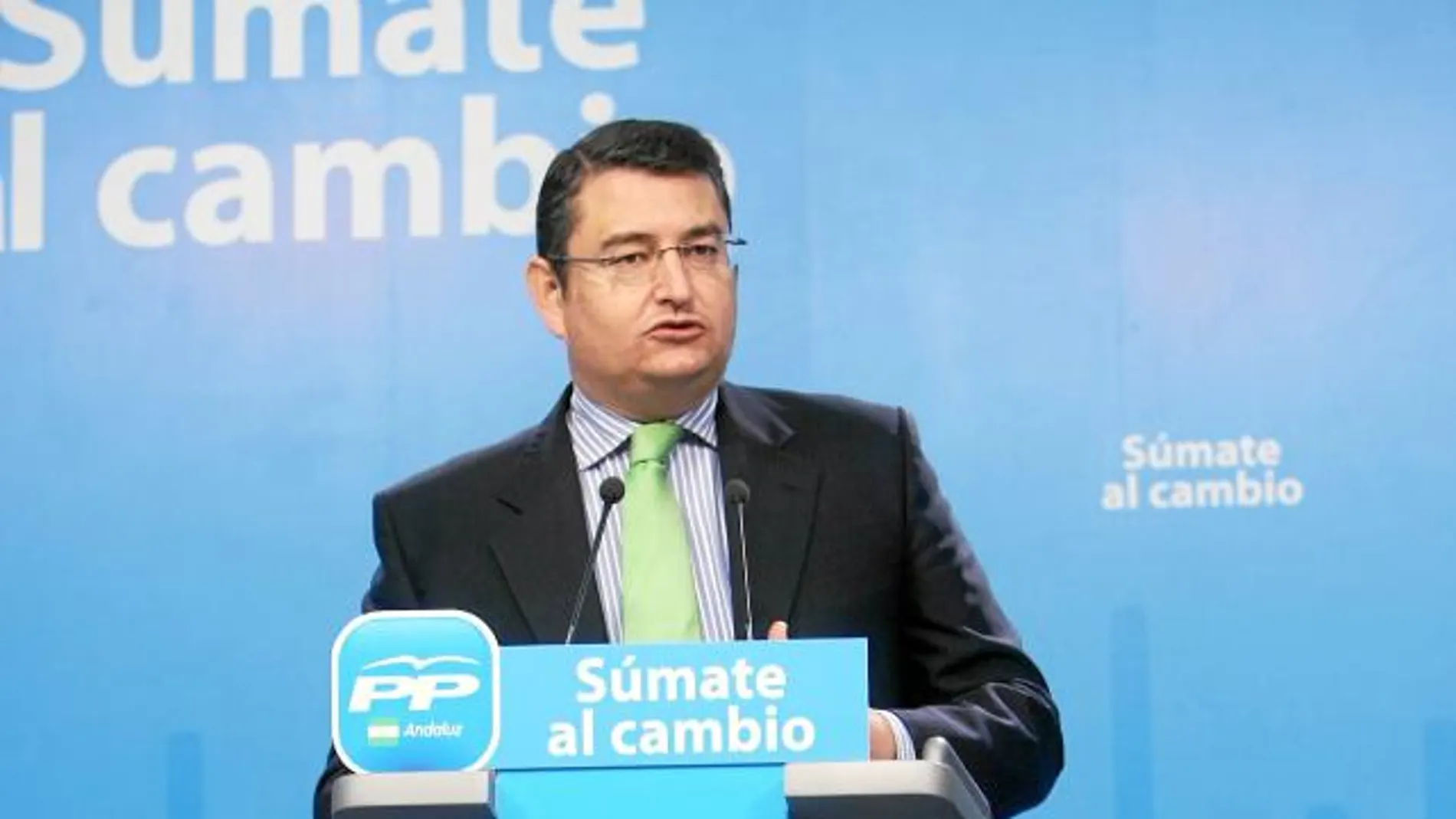 El secretario general del PP-A, Antonio Sanz, ayer en la sede regional del partido