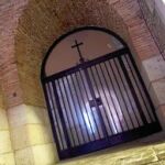 Puerta de lo que fue la capilla del castillo, hoy casi oculta para los visitantes desde que fue clausurada el pasado mes de agosto