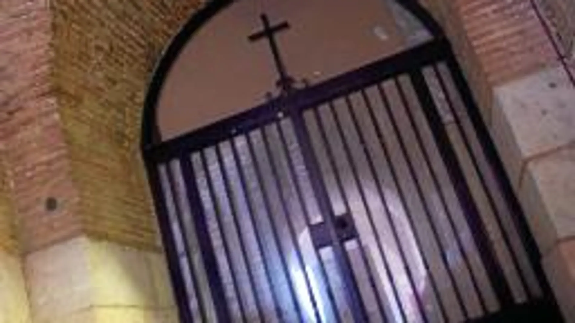 Puerta de lo que fue la capilla del castillo, hoy casi oculta para los visitantes desde que fue clausurada el pasado mes de agosto